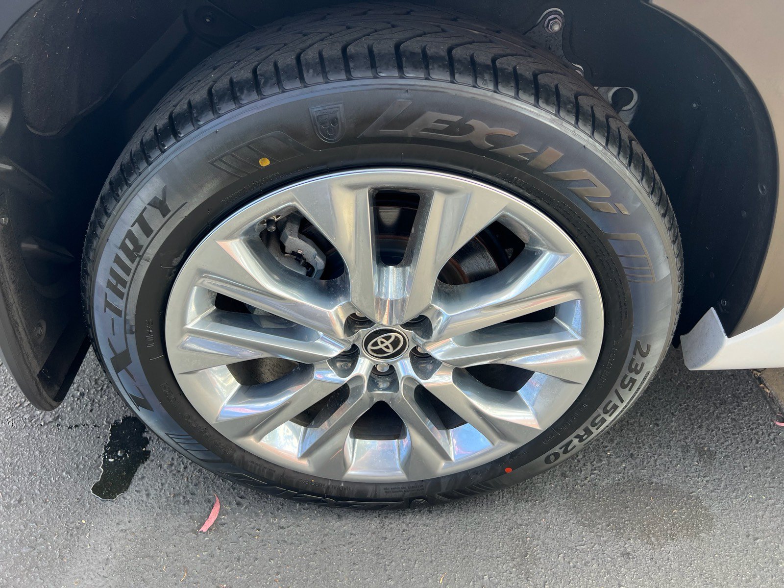 Used 2023 Toyota Highlander Limited FWD image 14