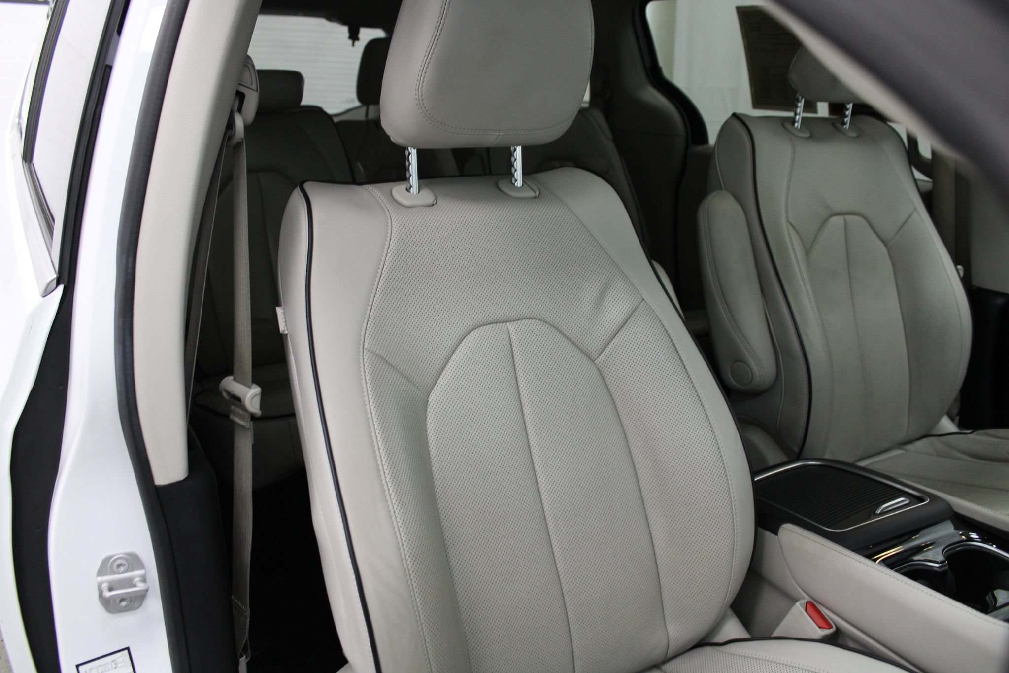 Used 2021 Chrysler Pacifica Limited w/ Premium & Safety Sphere Group AWD/4WD image 33