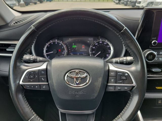 Used 2023 Toyota Highlander XLE AWD/4WD image 25
