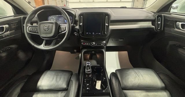 Used 2022 Volvo XC40 T5 Inscription w/ Climate Package image 13