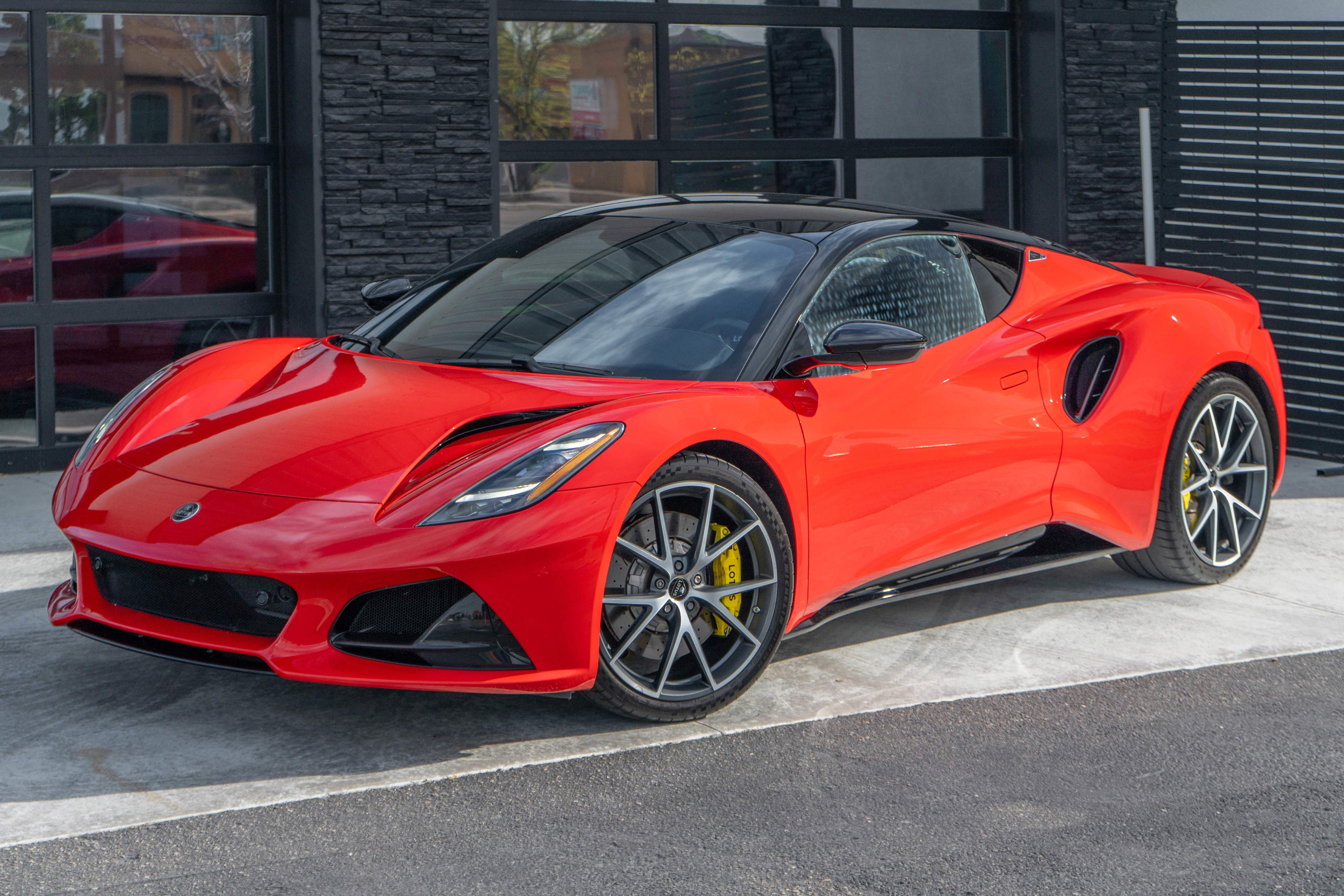 Used 2025 Lotus Emira image 3