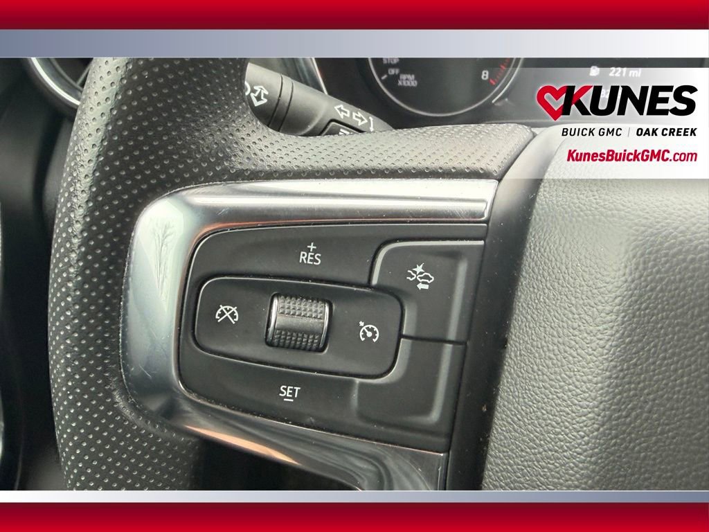 Used 2025 Chevrolet Blazer LT FWD image 9