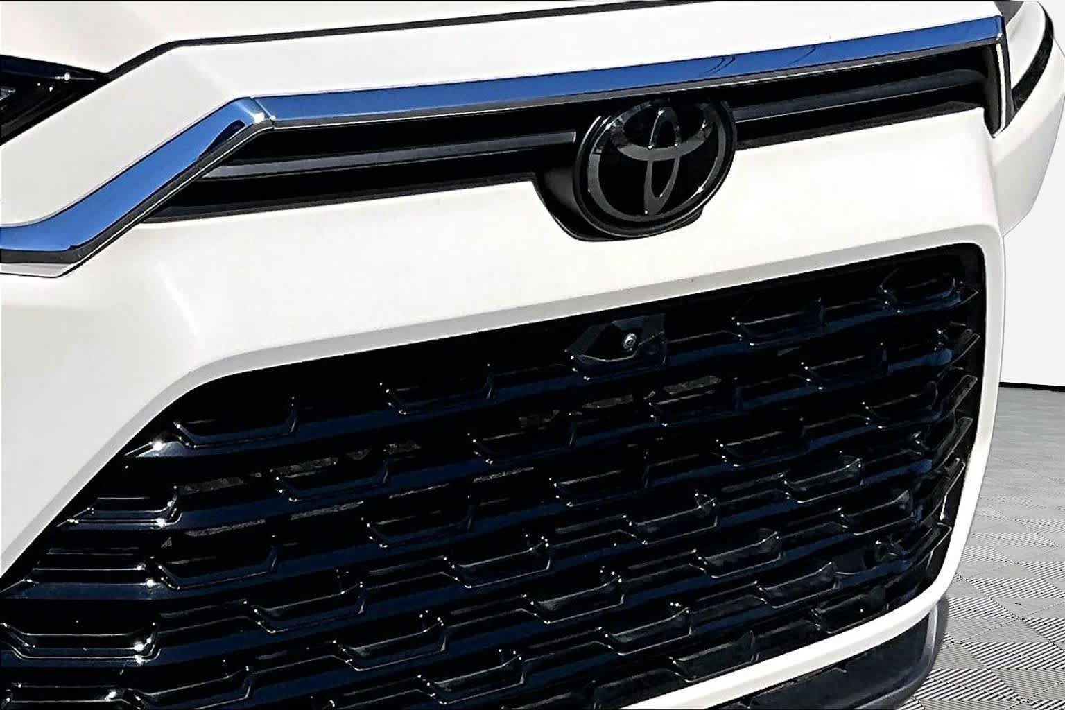 Used 2024 Toyota Grand Highlander AWD image 29