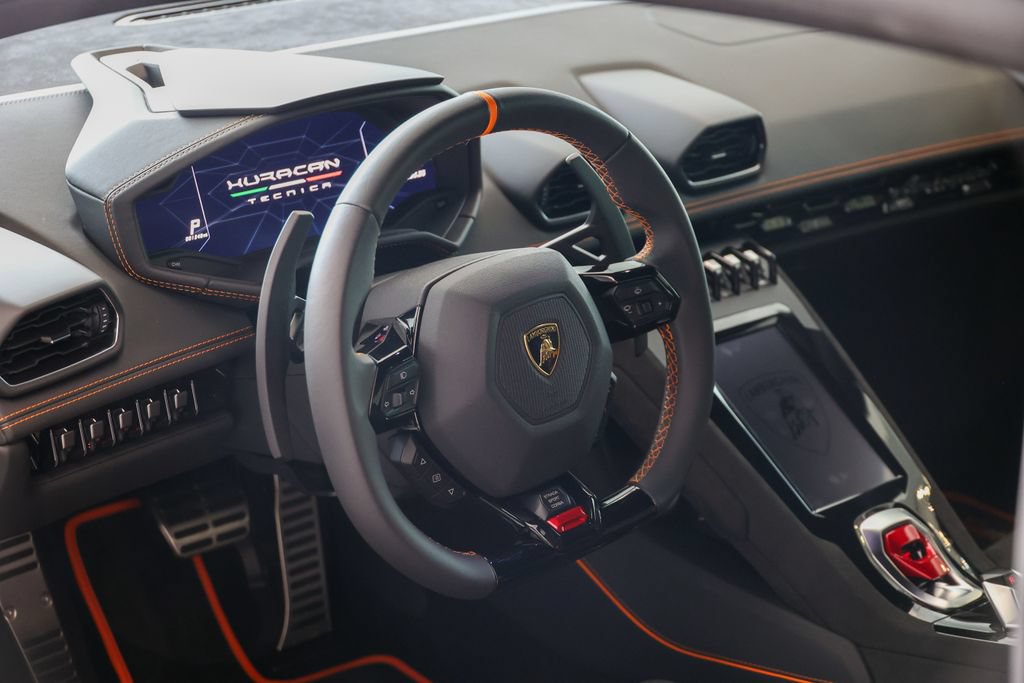 Used 2024 Lamborghini Huracan Tecnica RWD image 4