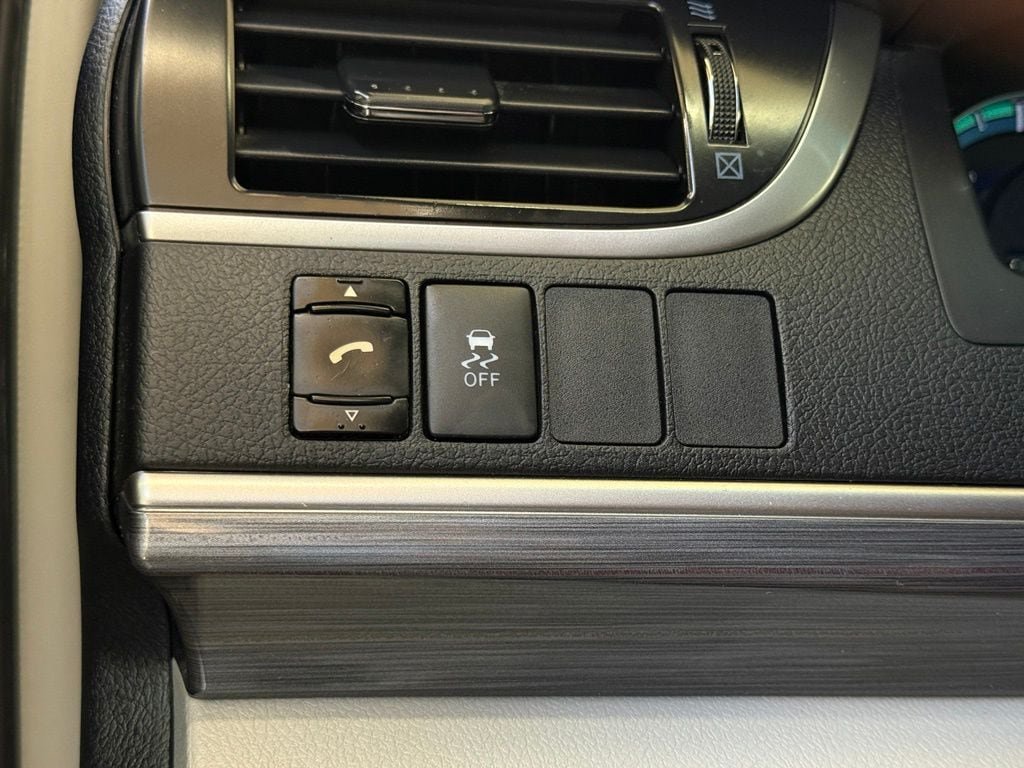 Used 2012 Toyota Camry LE FWD image 25