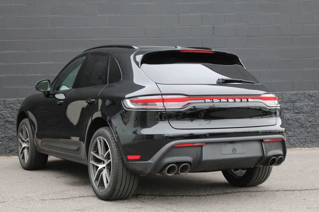 Certified 2026 Porsche Macan AWD/4WD image 3