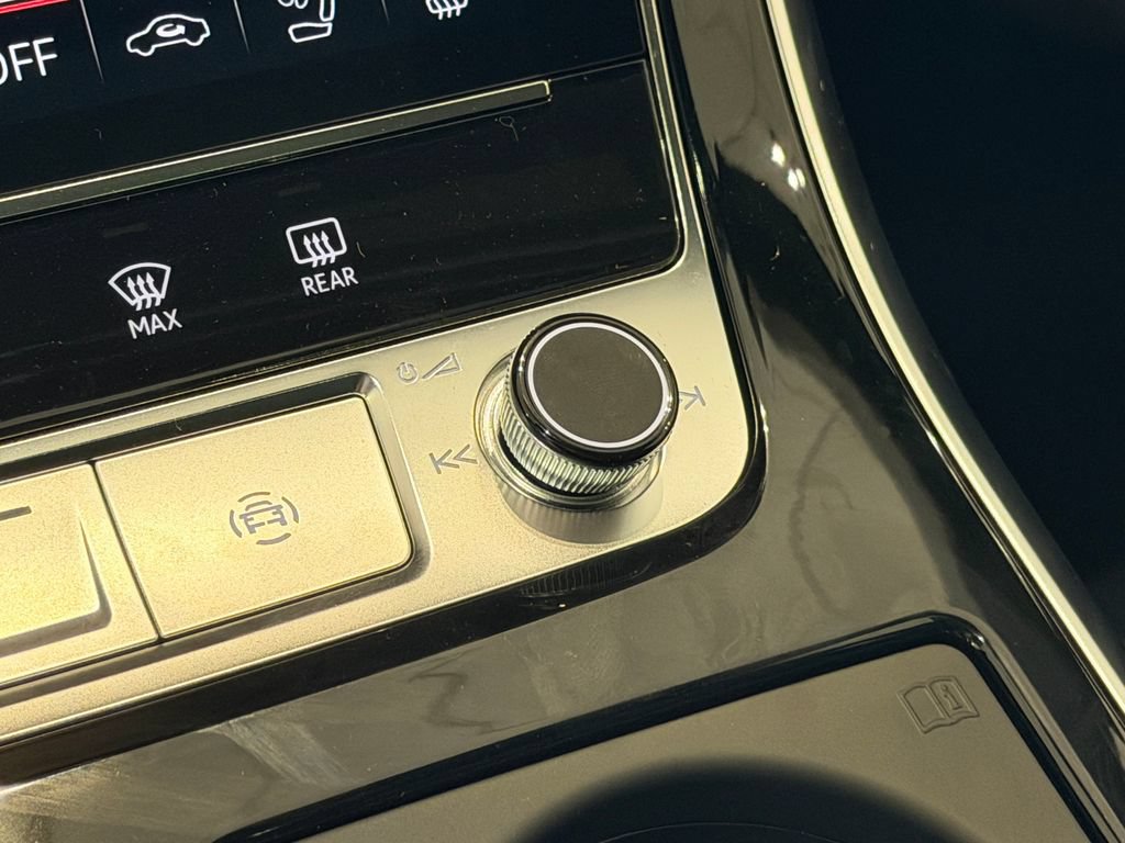 New 2026 Audi SQ7 Prestige AWD/4WD image 24