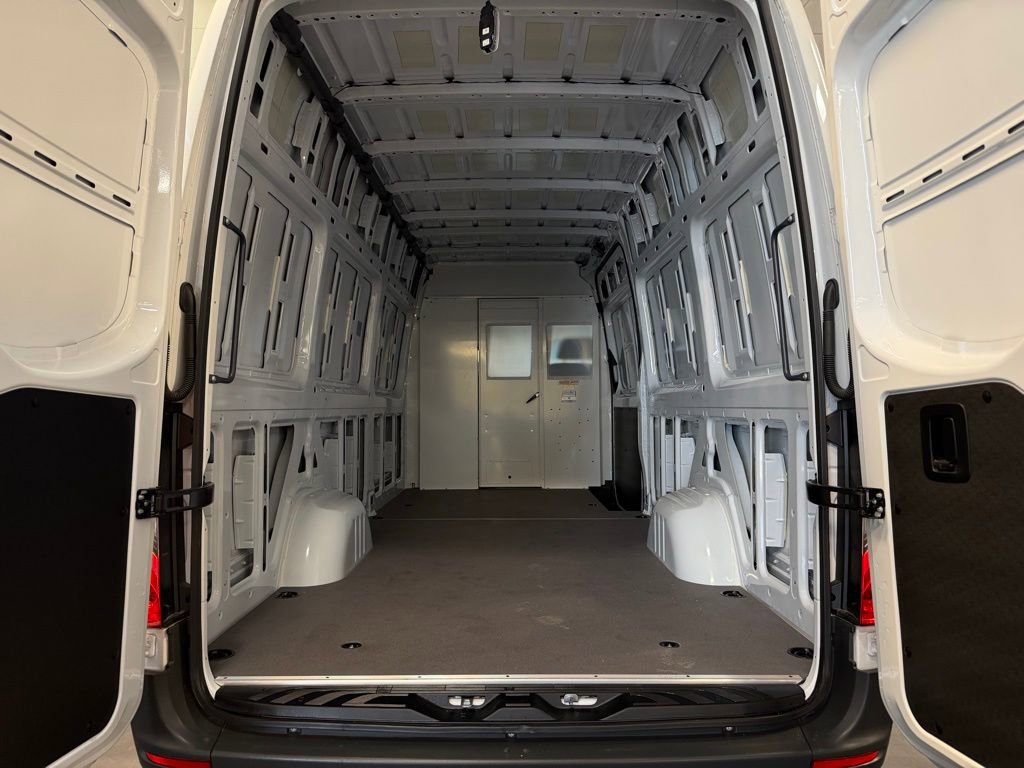 Used 2024 Mercedes-Benz Sprinter 2500 image 22