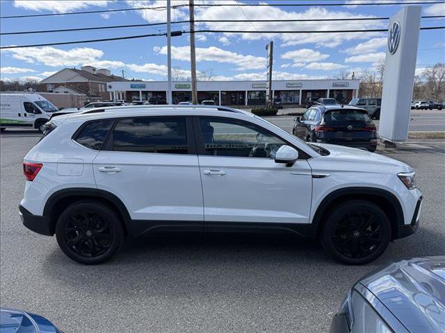 Certified 2023 Volkswagen Taos SE w/ Black Wheel Package AWD/4WD image 15