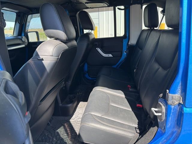 Used 2015 Jeep Wrangler Unlimited Rubicon w/ Connectivity Group AWD/4WD image 10