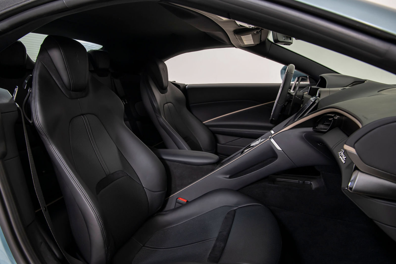 Certified 2025 Ferrari Roma Spider RWD image 17