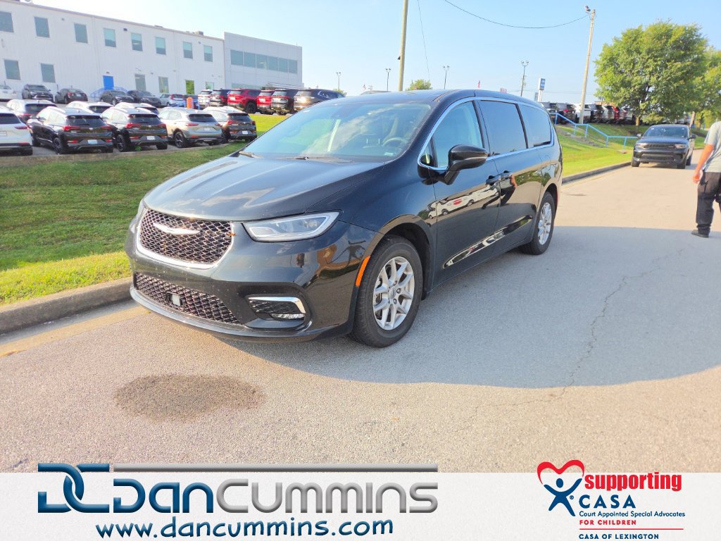 Used 2024 Chrysler Pacifica Touring-L