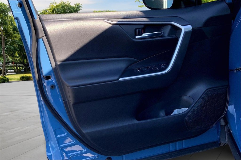 Used 2022 Toyota RAV4 SE image 20