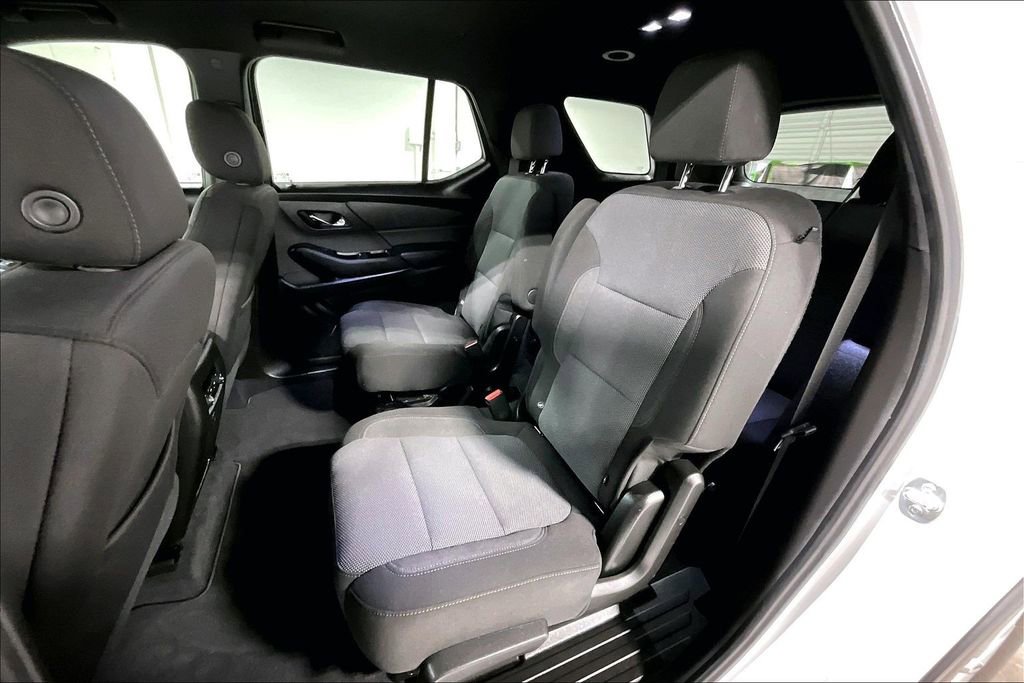 Used 2023 Chevrolet Traverse LT FWD image 34