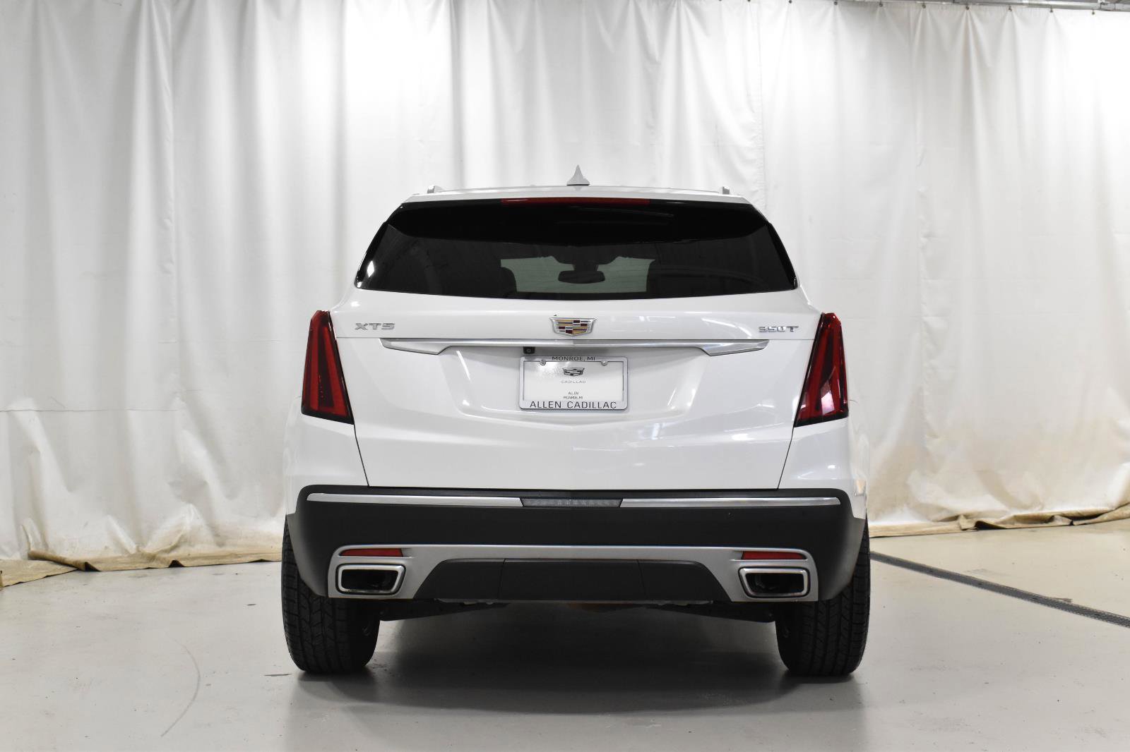 Certified 2022 Cadillac XT5 Premium Luxury w/ LPO, Floor Liner Package image 26