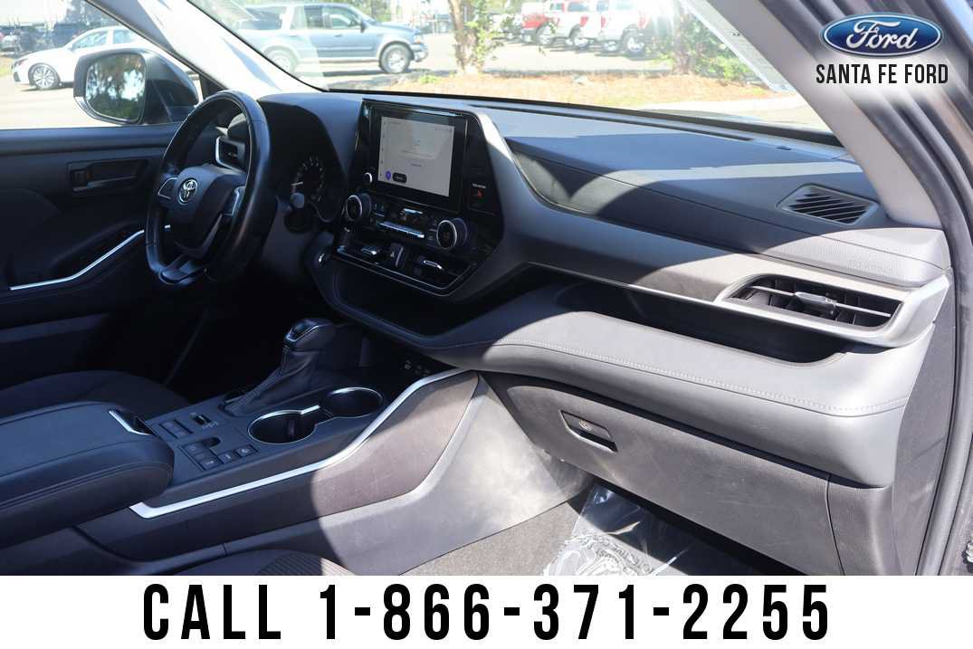 Used 2023 Toyota Highlander LE AWD/4WD image 35