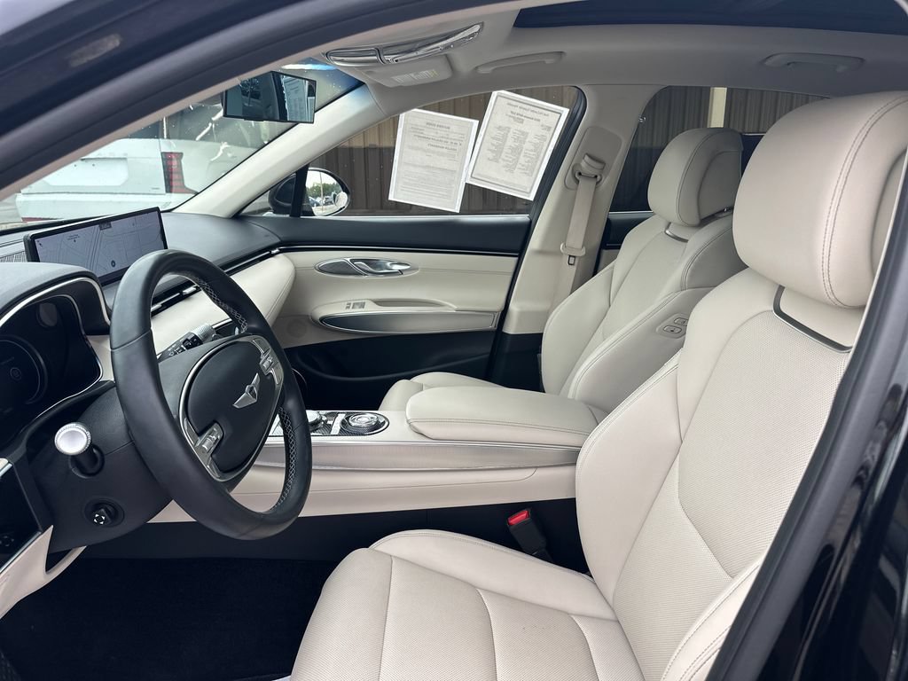 Used 2022 Genesis GV70 2.5T w/ Select Package AWD/4WD image 6
