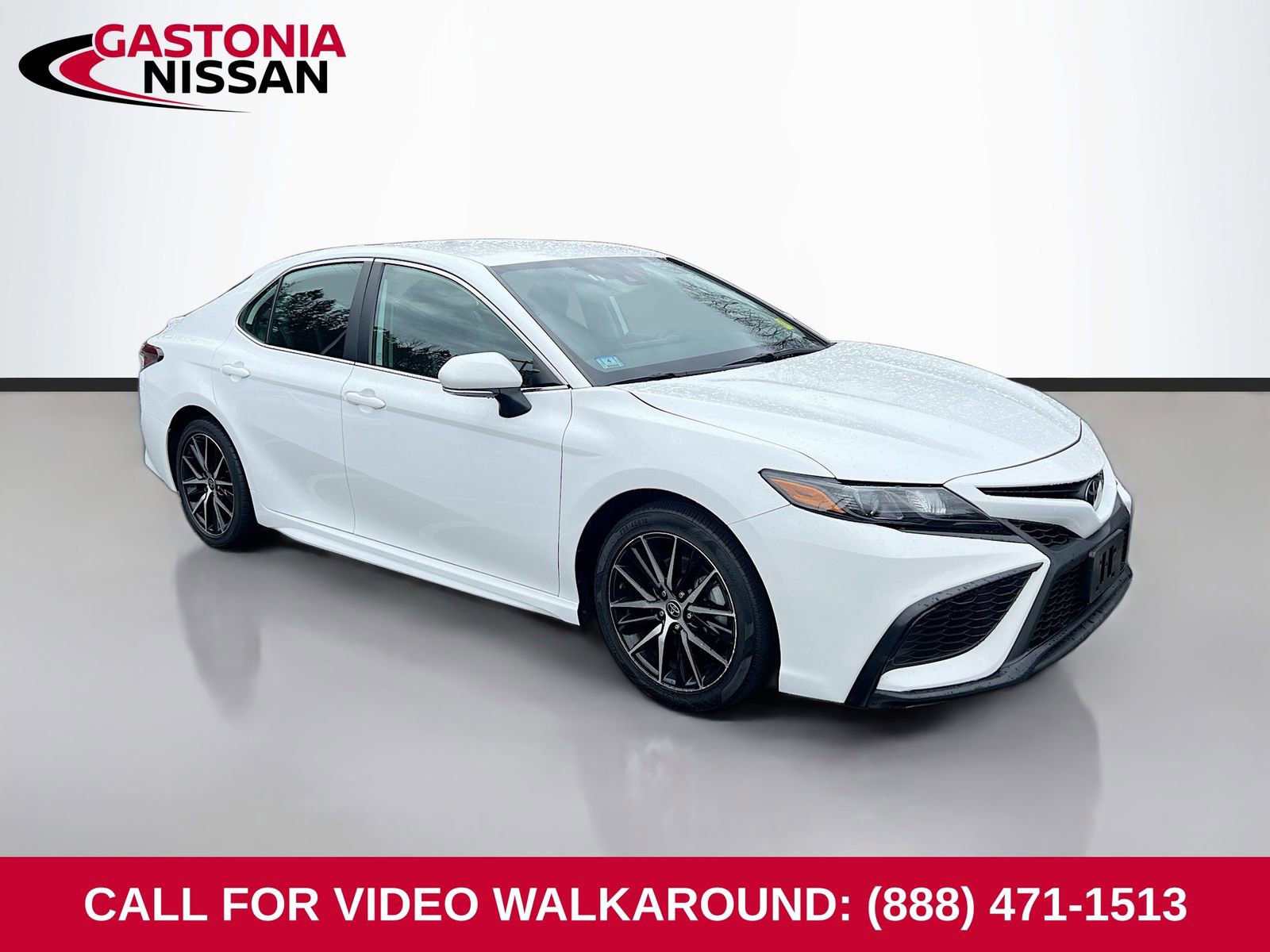 Used 2023 Toyota Camry SE image 1