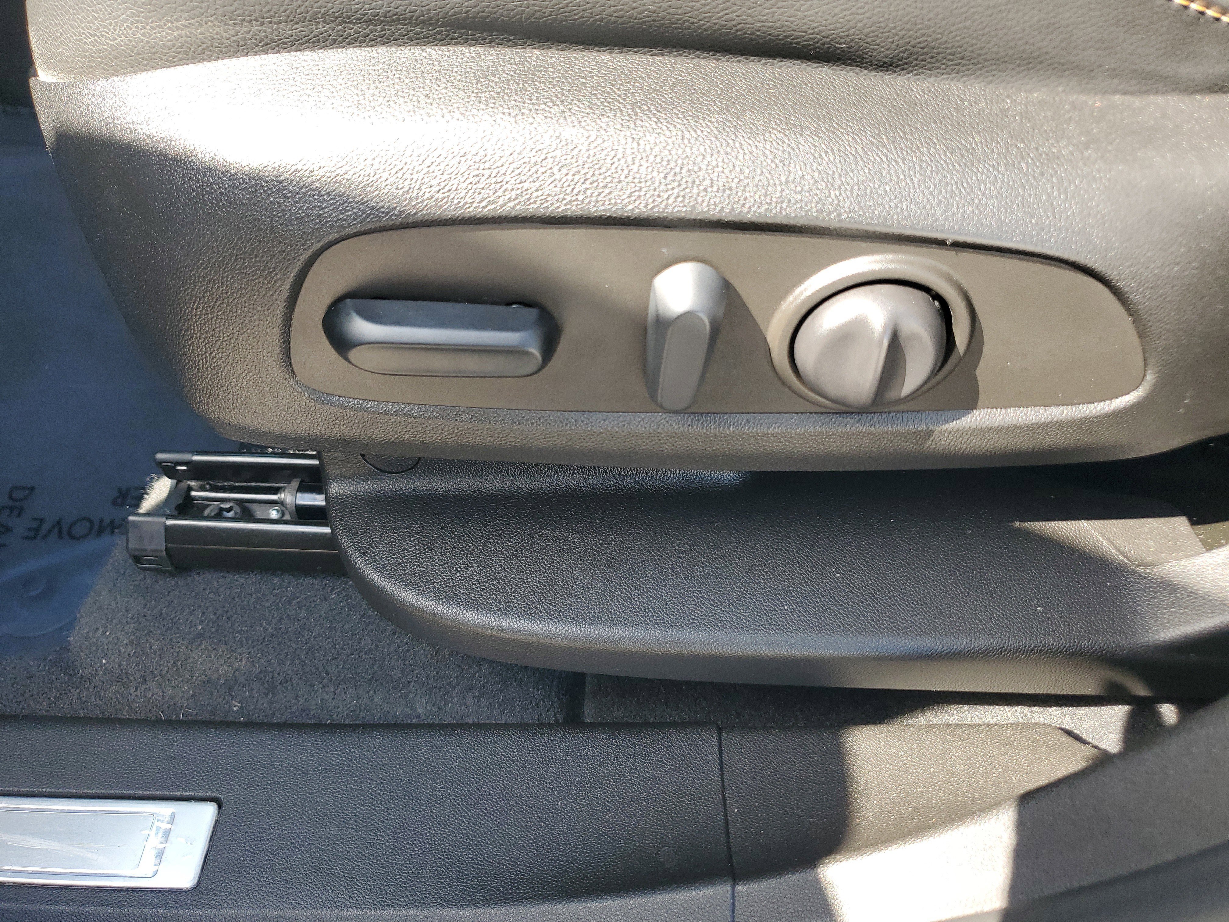 Used 2022 Chevrolet Equinox Premier image 11