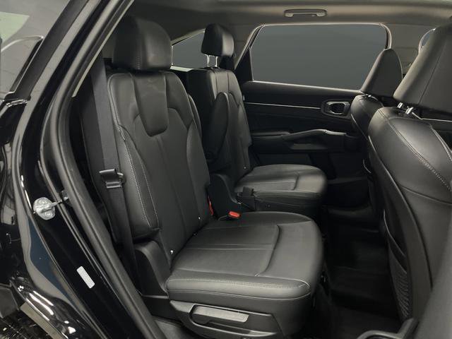 Used 2025 Kia Sorento SX image 32
