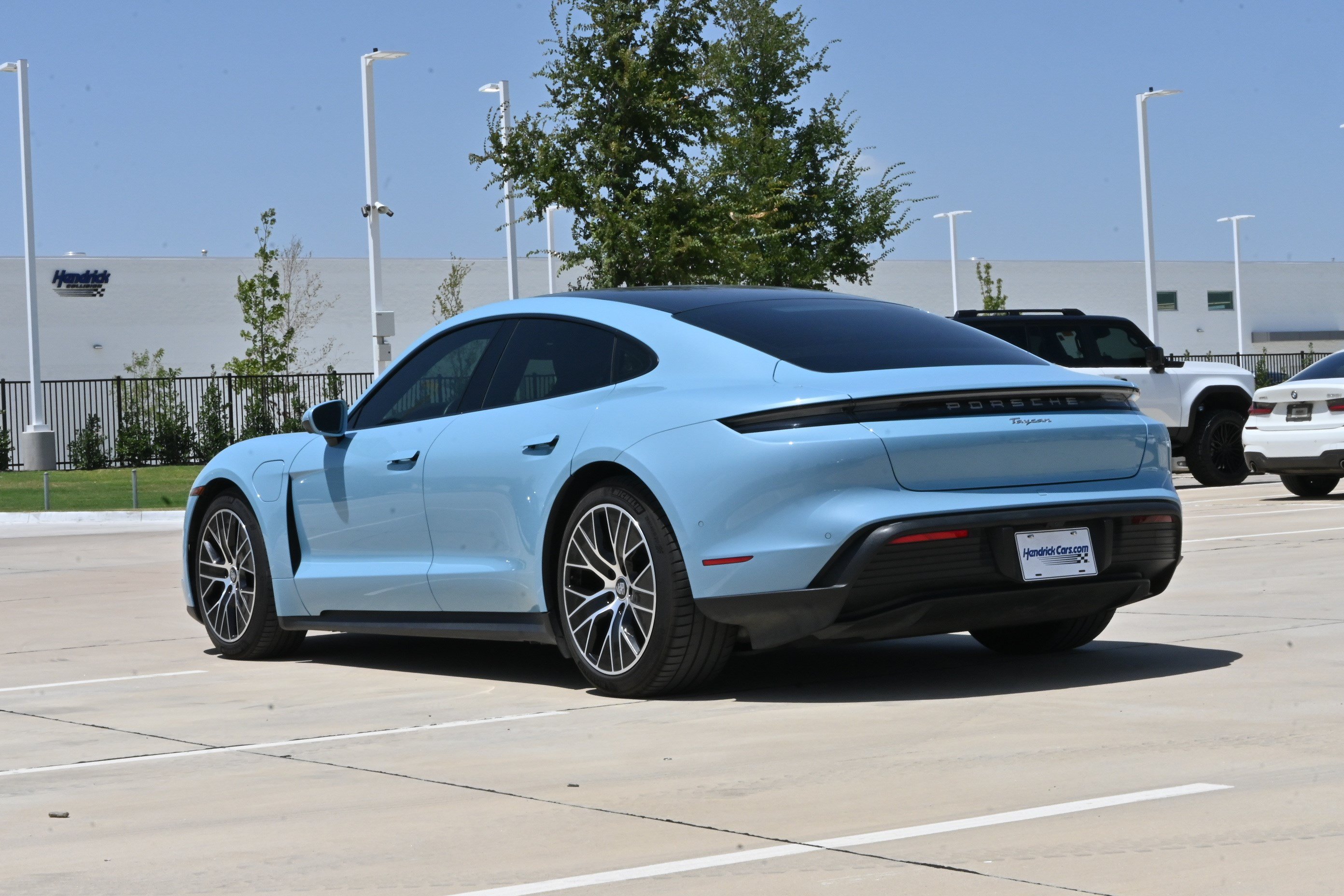 Used 2022 Porsche Taycan RWD image 7