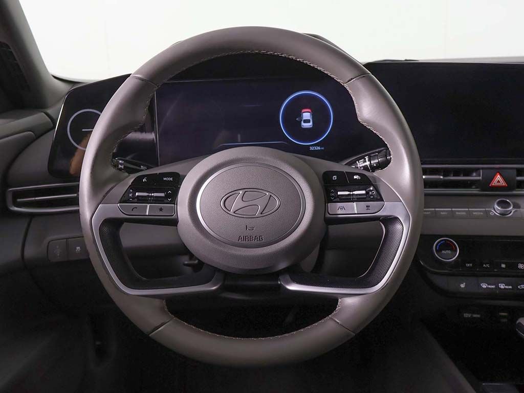 Used 2025 Hyundai Elantra SEL FWD image 40