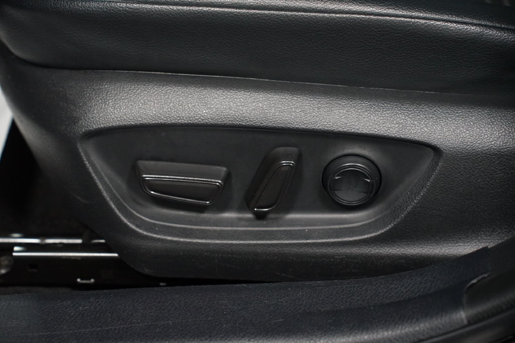 Used 2022 Toyota Camry SE FWD image 30