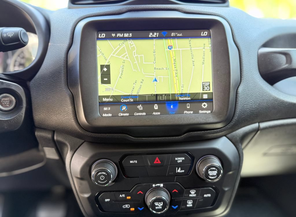 Used 2023 Jeep Renegade Latitude w/ Premium Group AWD/4WD image 9