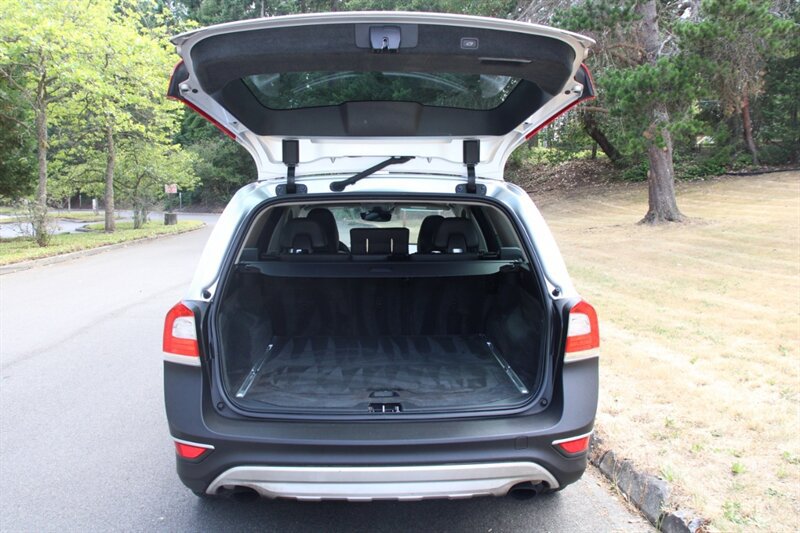 Used 2016 Volvo XC70 T5 Premier w/ Proximity Package AWD/4WD image 18
