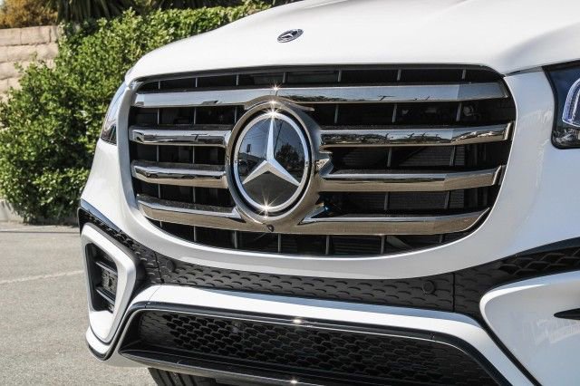 New 2025 Mercedes-Benz GLS 580 4MATIC image 5