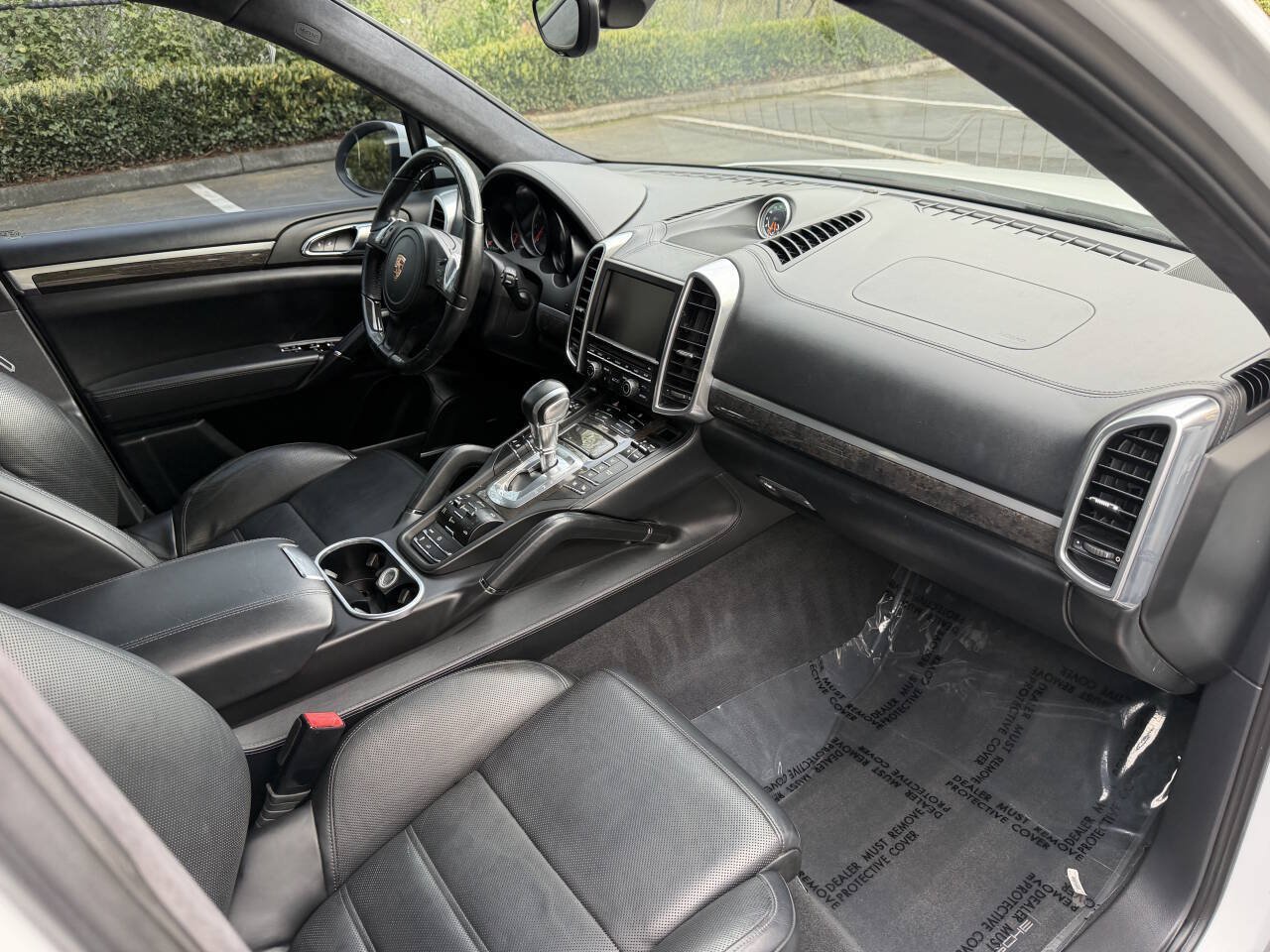 Used 2013 Porsche Cayenne Turbo AWD/4WD image 14
