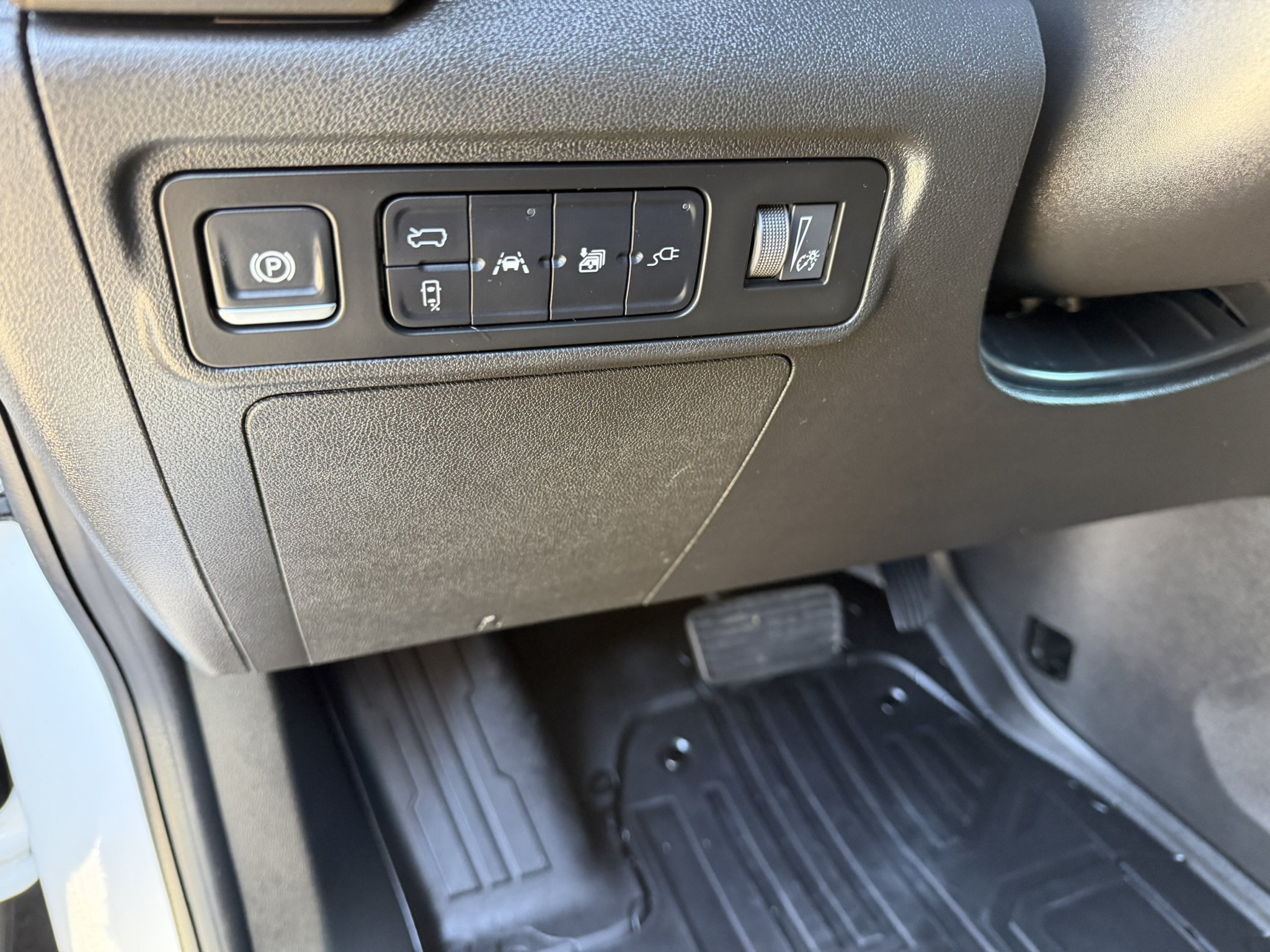 Used 2025 GMC Hummer EV 2X w/ LPO, Dark Essentials Package AWD/4WD image 23