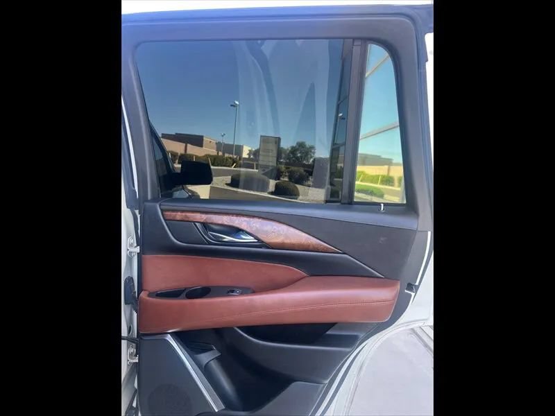 Used 2015 Cadillac Escalade Premium RWD image 25