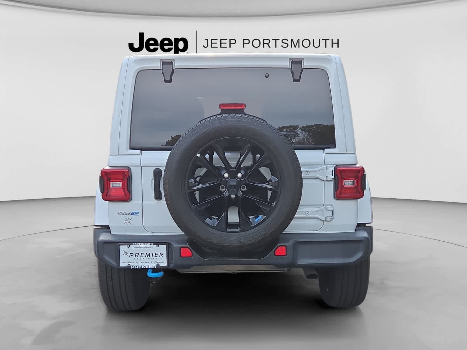 Used 2023 Jeep Wrangler Unlimited Sahara w/ Cold Weather Group AWD/4WD image 6