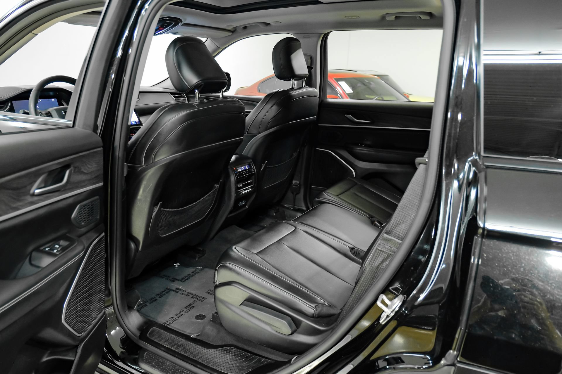 Used 2023 Jeep Grand Cherokee L Limited AWD/4WD image 46