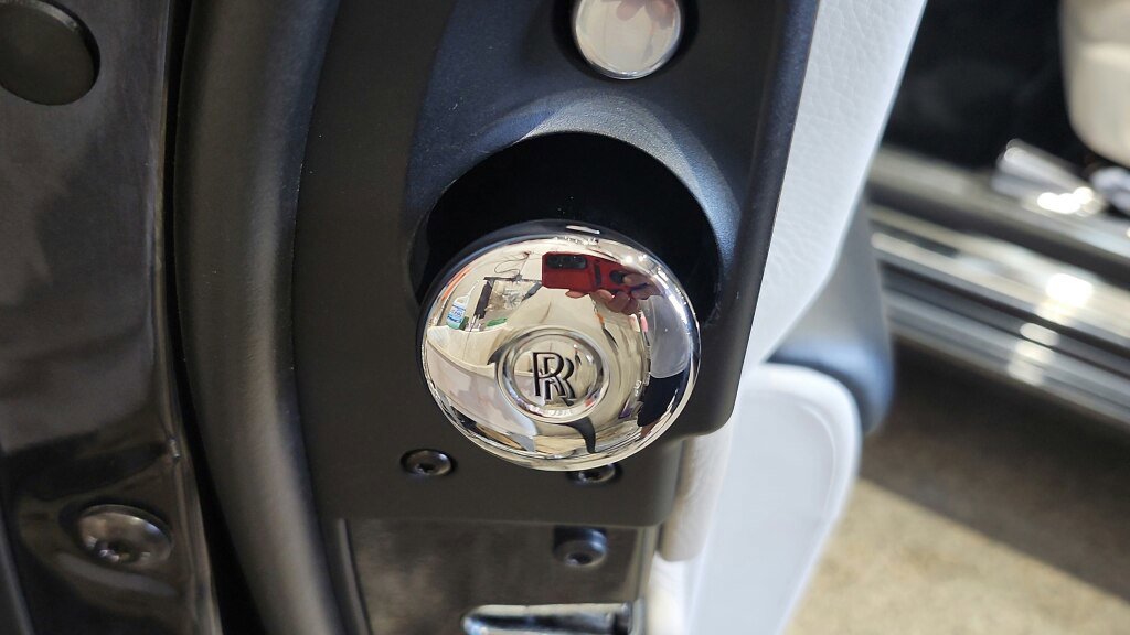 Used 2013 Rolls-Royce Ghost RWD image 22