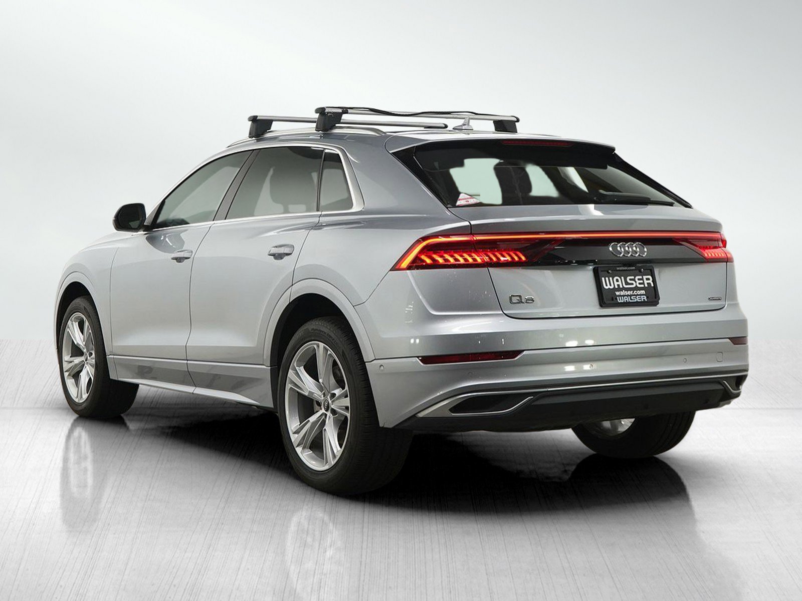 Used 2022 Audi Q8 Premium w/ Convenience Package AWD/4WD image 3