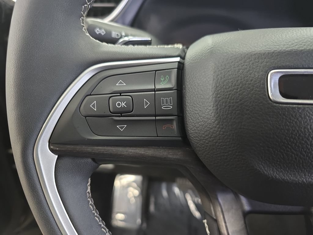 Used 2023 Jeep Grand Cherokee L Limited AWD/4WD image 18