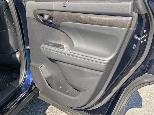 Used 2025 Toyota Highlander Platinum image 16