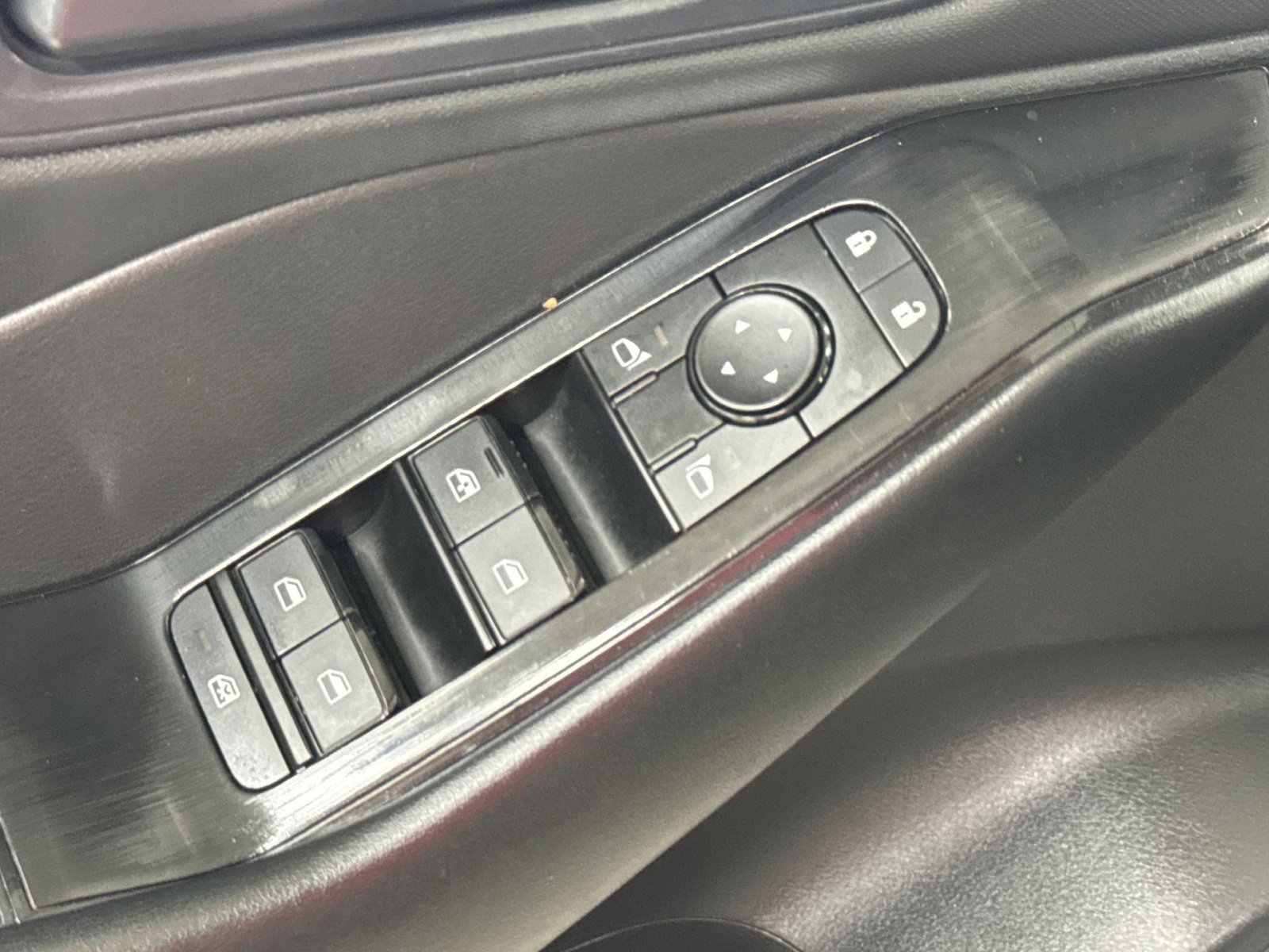 Used 2024 Nissan Rogue S image 19