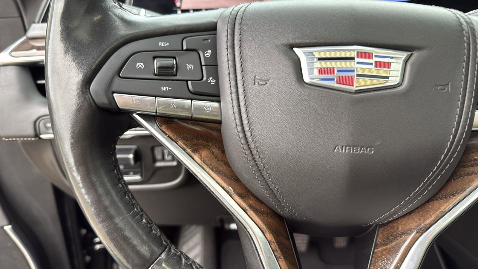 Used 2021 Cadillac Escalade Sport Platinum AWD/4WD image 17