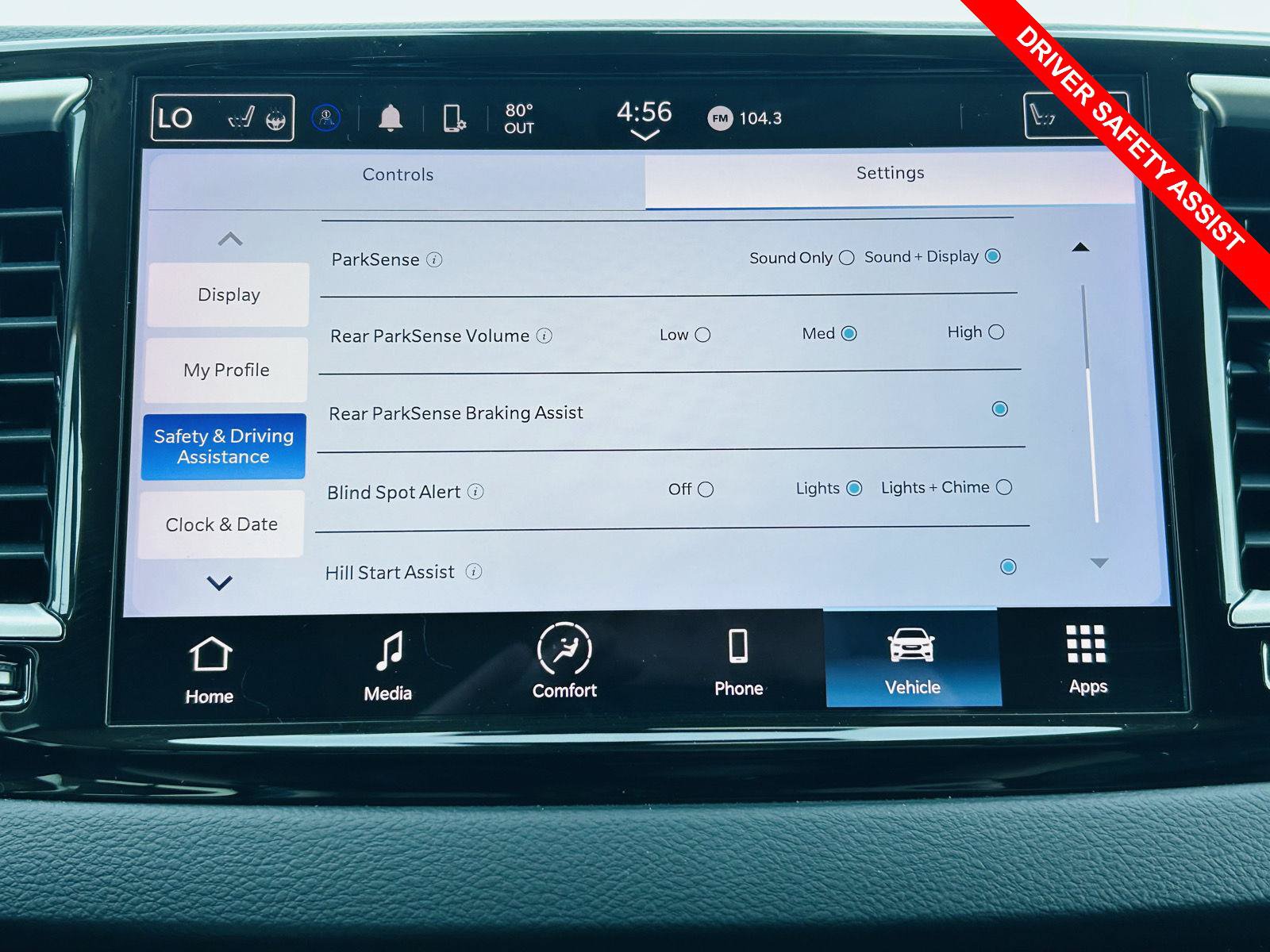 Used 2023 Chrysler Pacifica Touring-L FWD image 8
