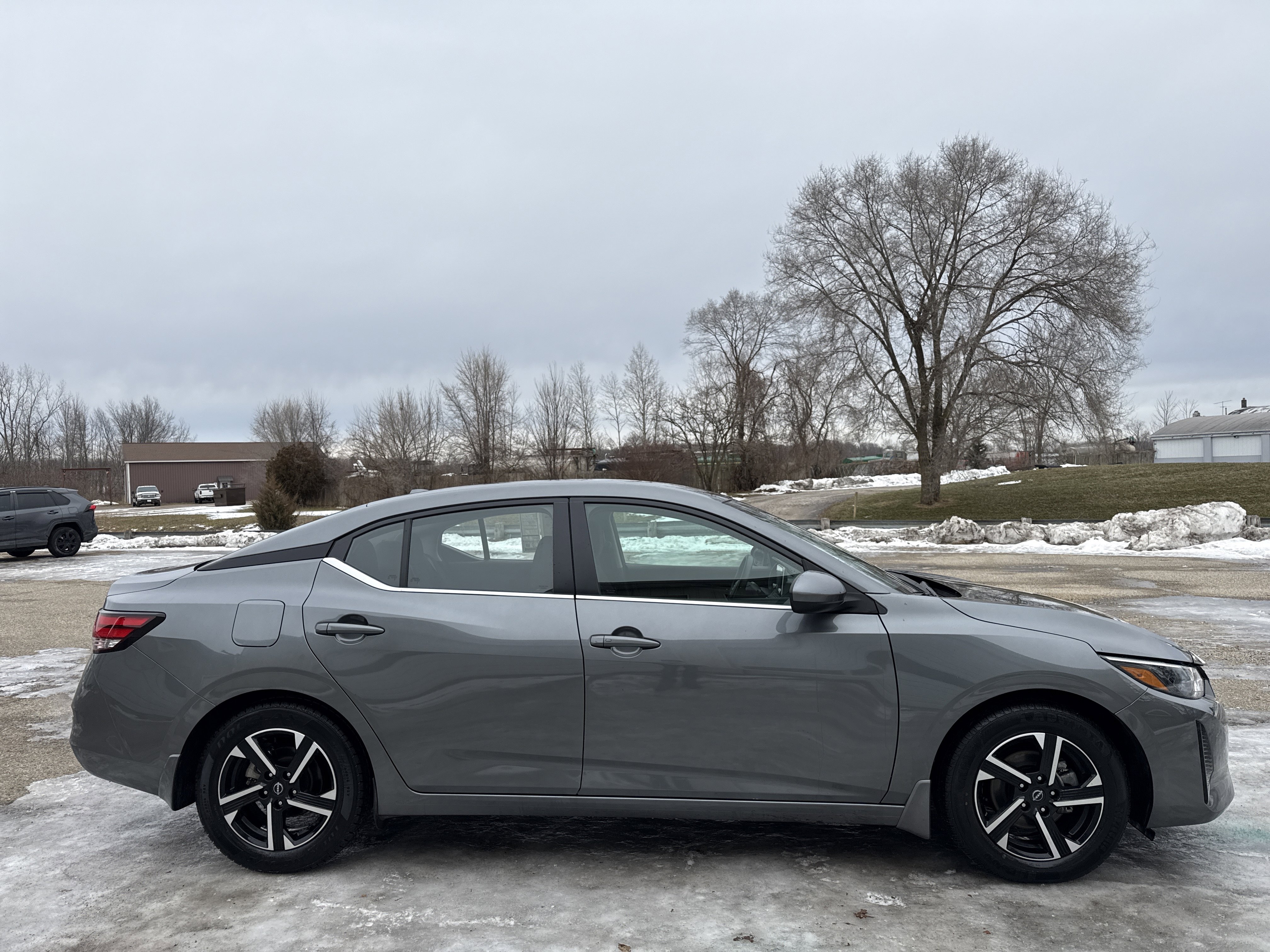 Used 2024 Nissan Sentra SV image 2