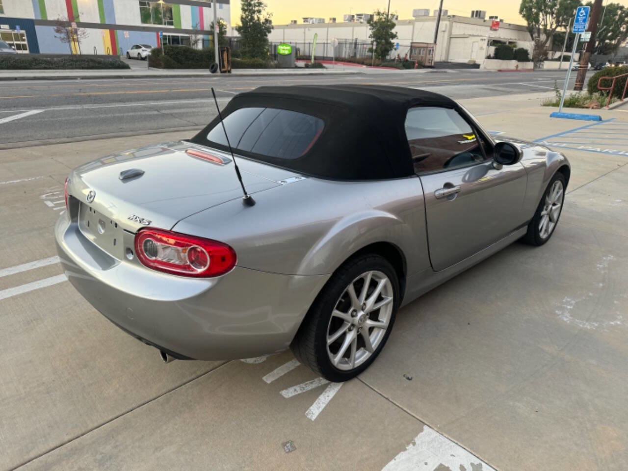 Used 2010 MAZDA MX-5 Miata Grand Touring w/ Premium Pkg image 3
