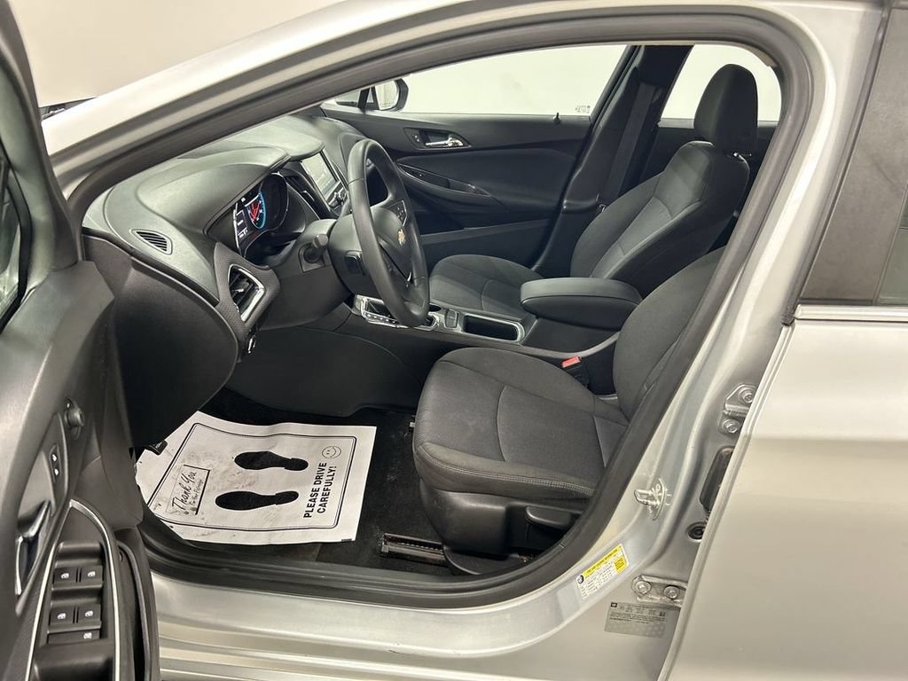 Used 2017 Chevrolet Cruze LT FWD image 9