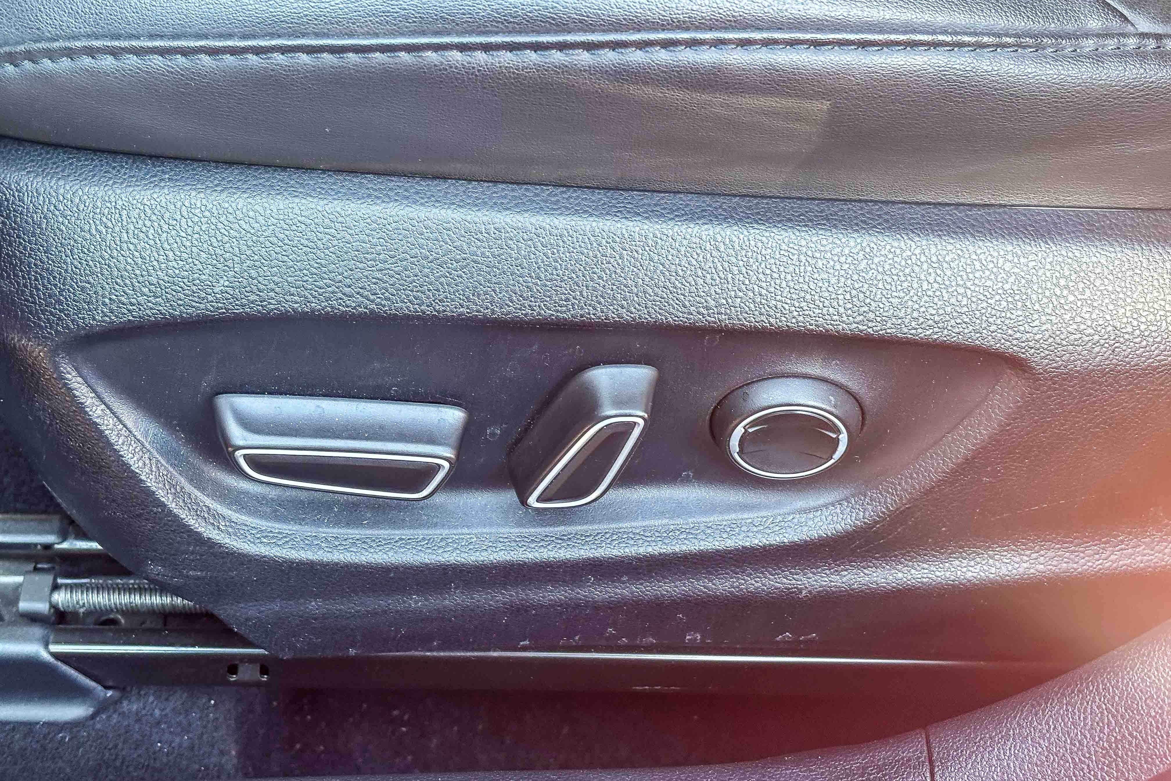 Used 2016 Toyota Prius Four w/ Advanced Technology Package image 23