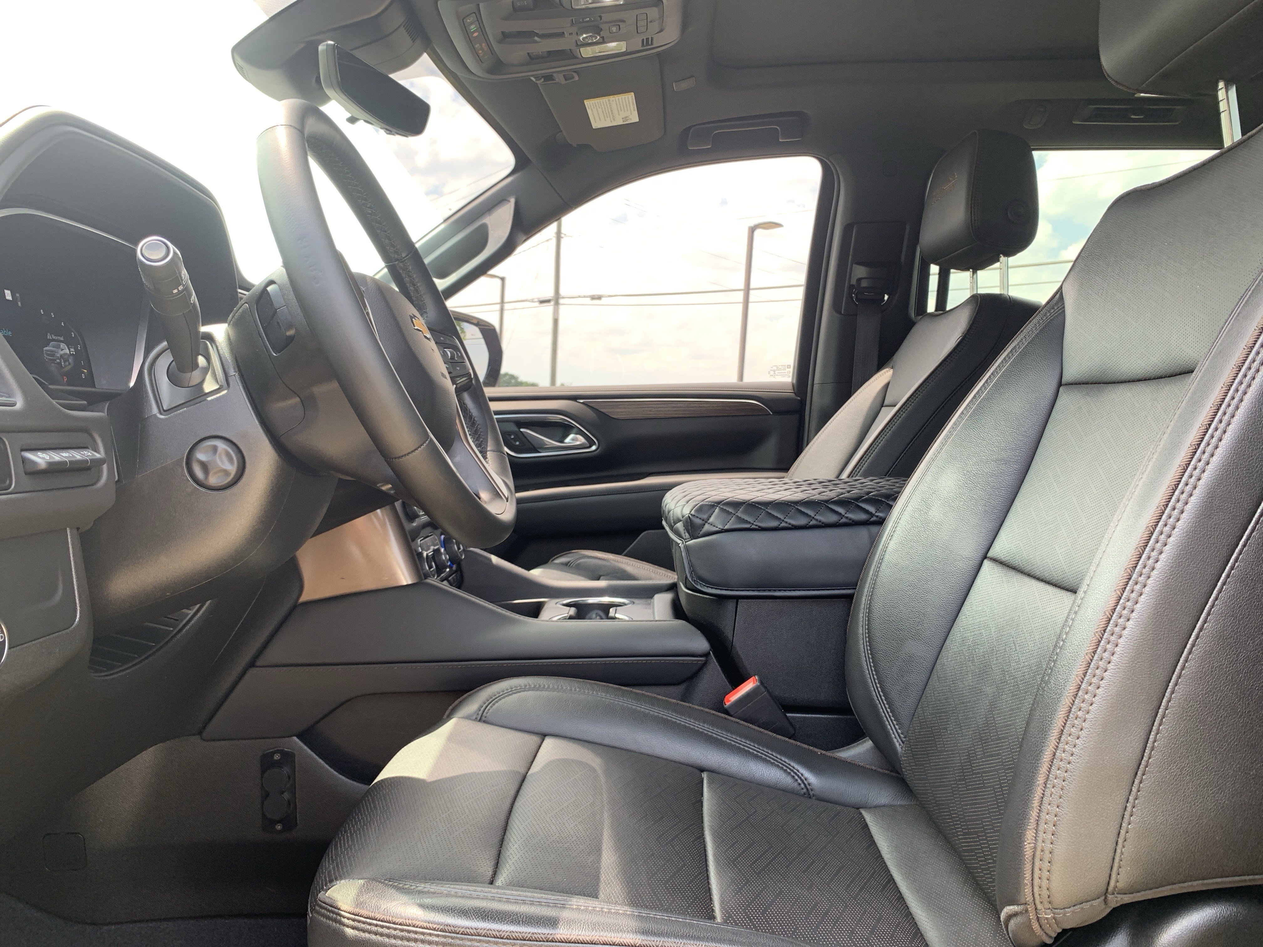 Used 2023 Chevrolet Tahoe High Country w/ Premium Package 2 AWD/4WD image 16