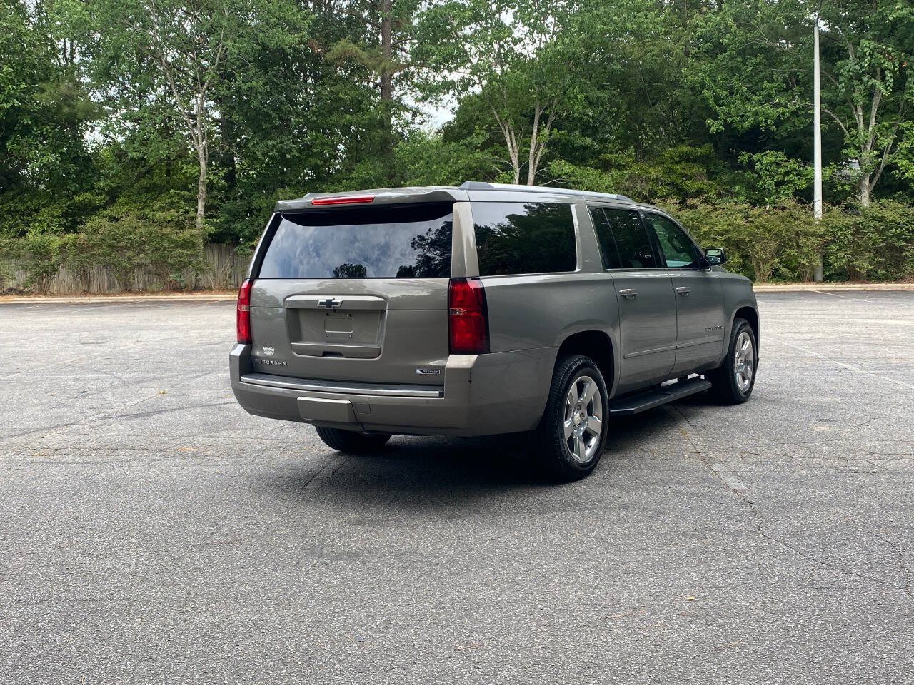 Used 2017 Chevrolet Suburban Premier RWD image 5