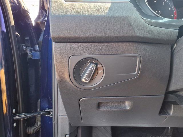 Used 2021 Volkswagen Tiguan SE w/ Panoramic Sunroof Package image 19