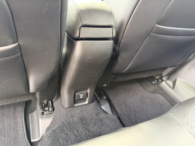 Used 2016 Jeep Renegade Limited image 12